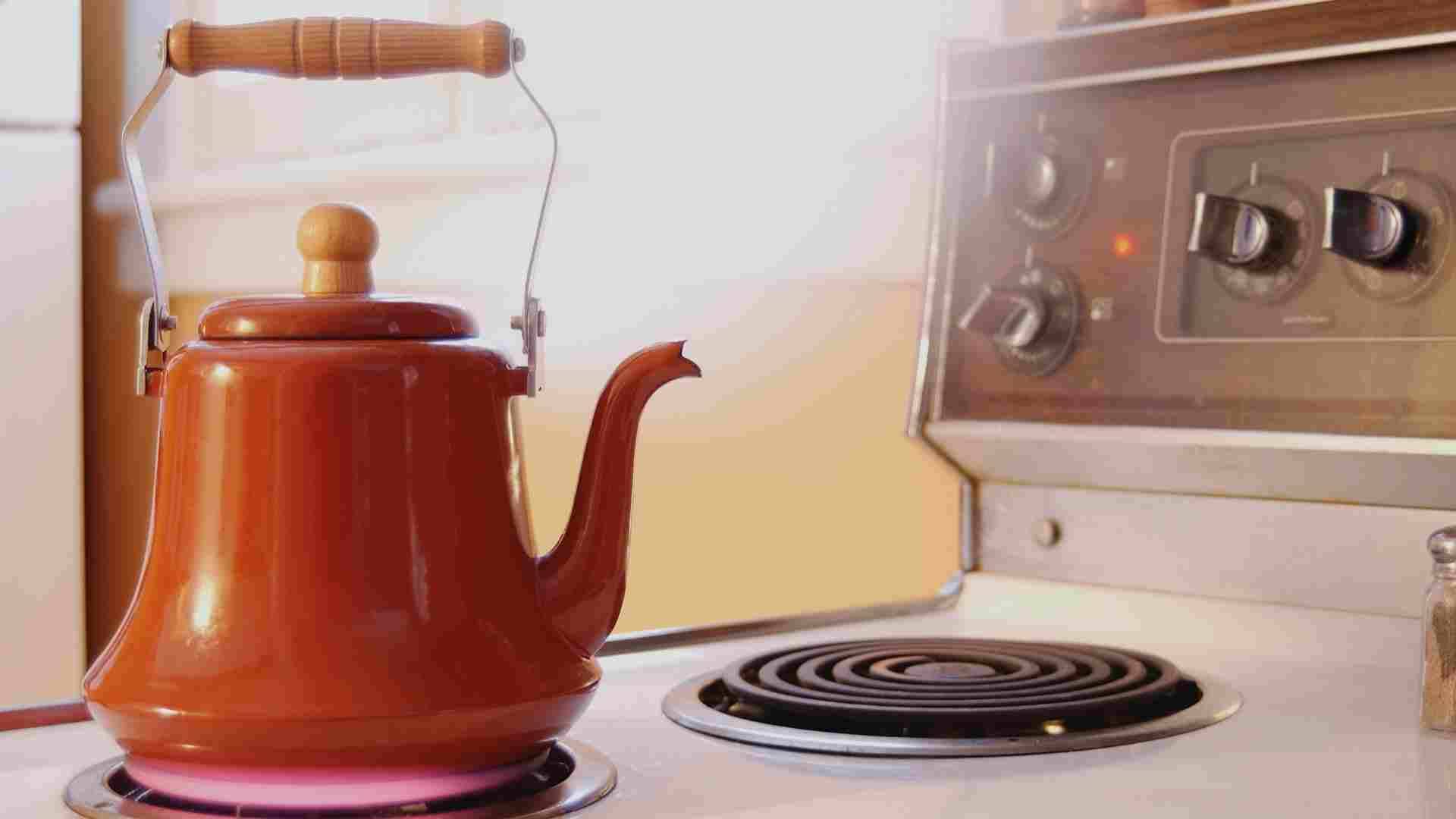 Electric Tea Kettle Vs. Stovetop Kettle Which one to buy?